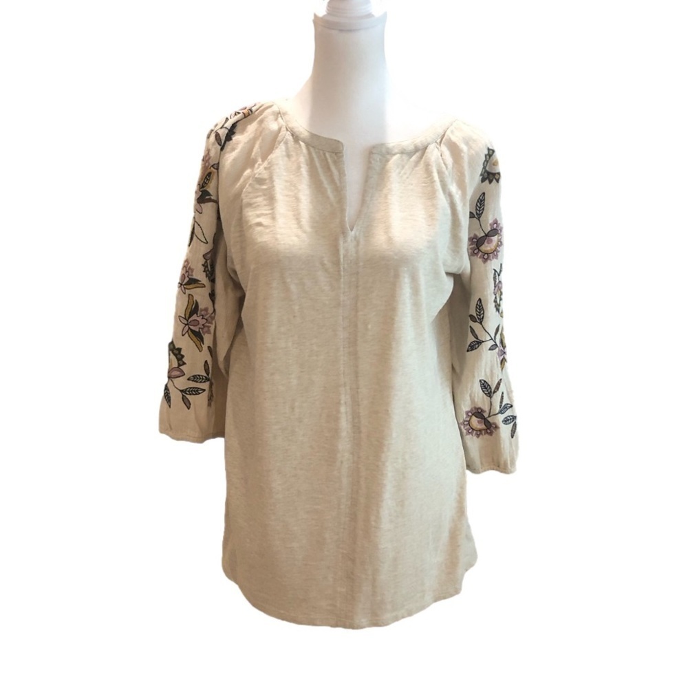 J Jill Size M petite oatmeal color top with embroidered sleeves v-neck